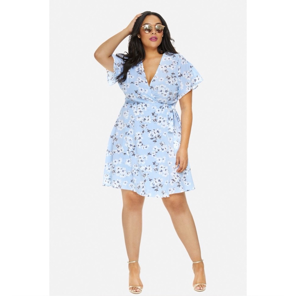 Fashion To Figure Blue White Floral Short Ruffle Sleeve Wrap Dress Size 1 14/16